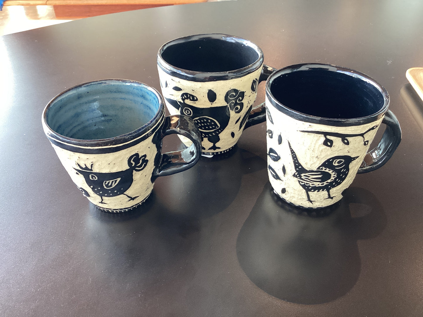 Sgraffito Mug bird (M size)- Jennie de Mello e Souza