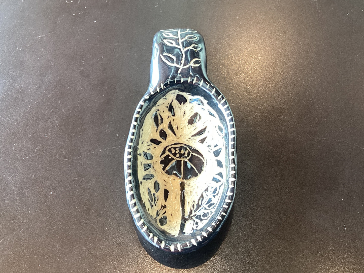 Sgraffito scoop- Jennie de Mello e Souza