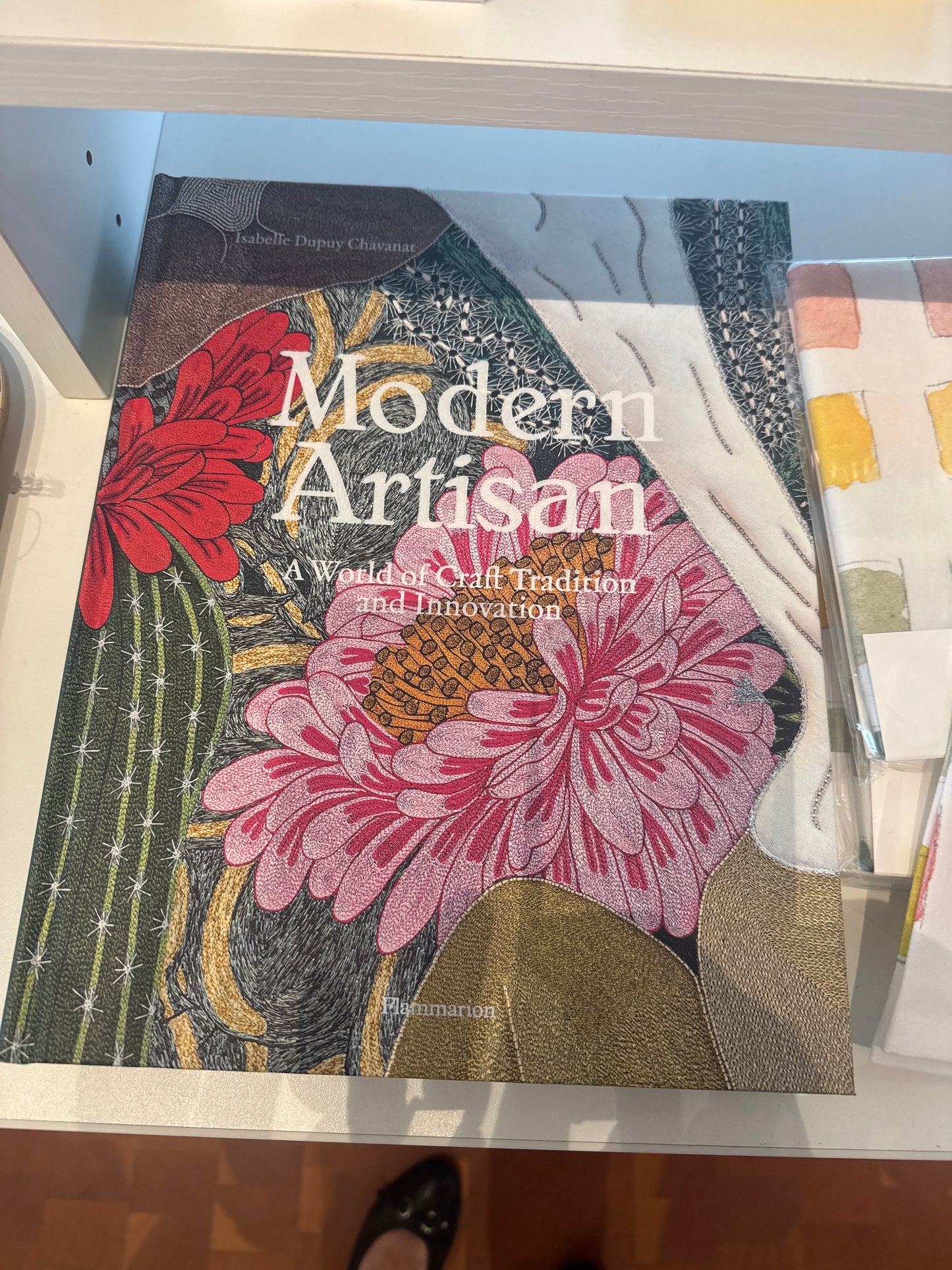 Modern Artisan: A World of Craft Tradition and Innovation book