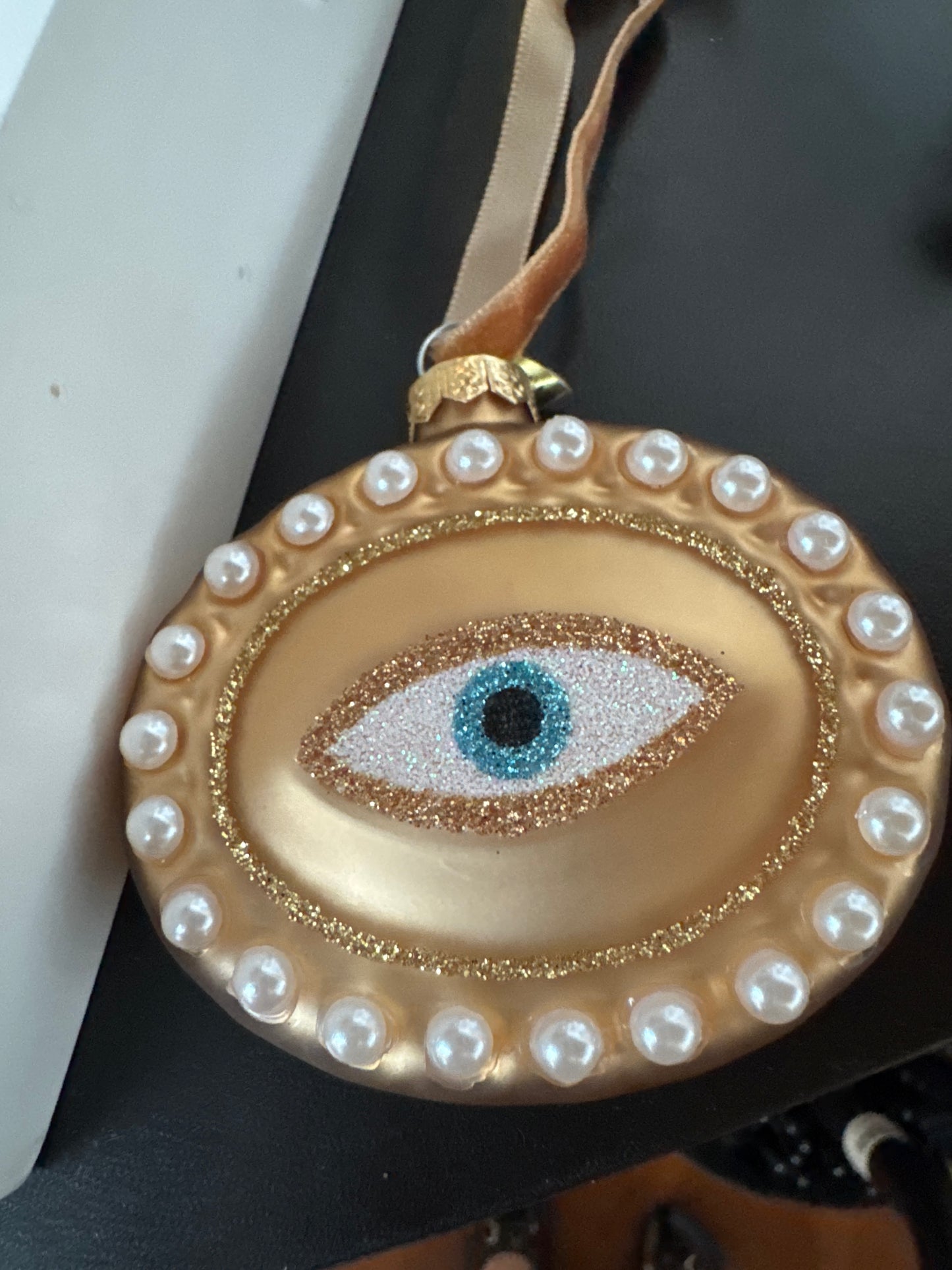 Lover's Eye oval gold ornament