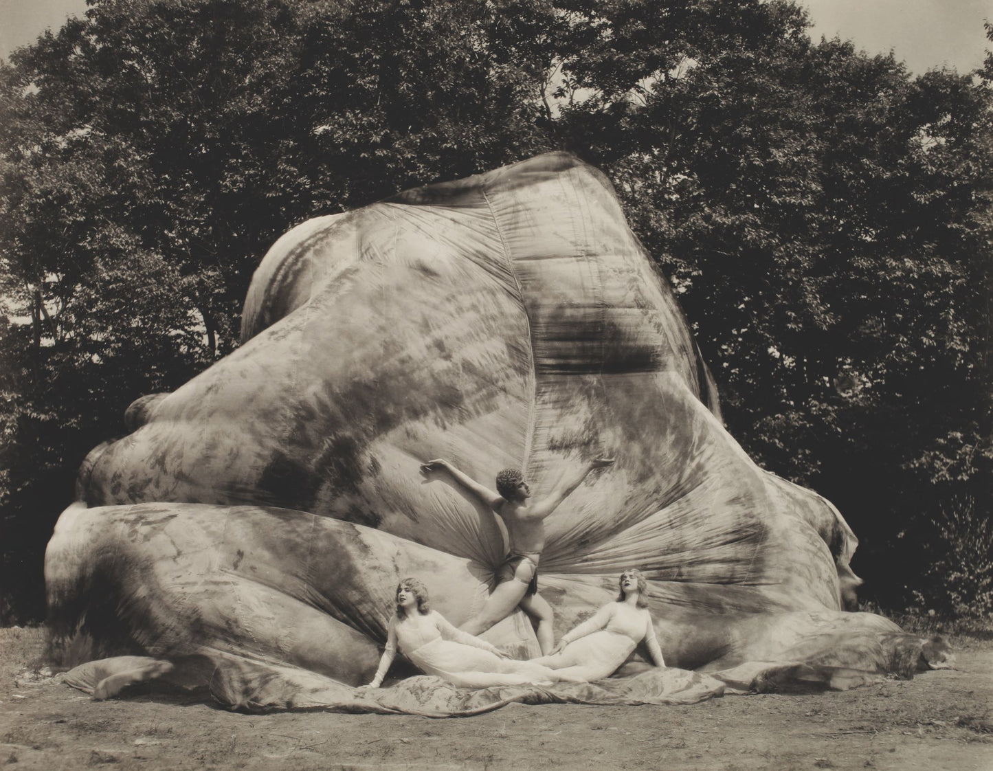 Invocation of Beauty: The Life and Photography of Soichi Sunami